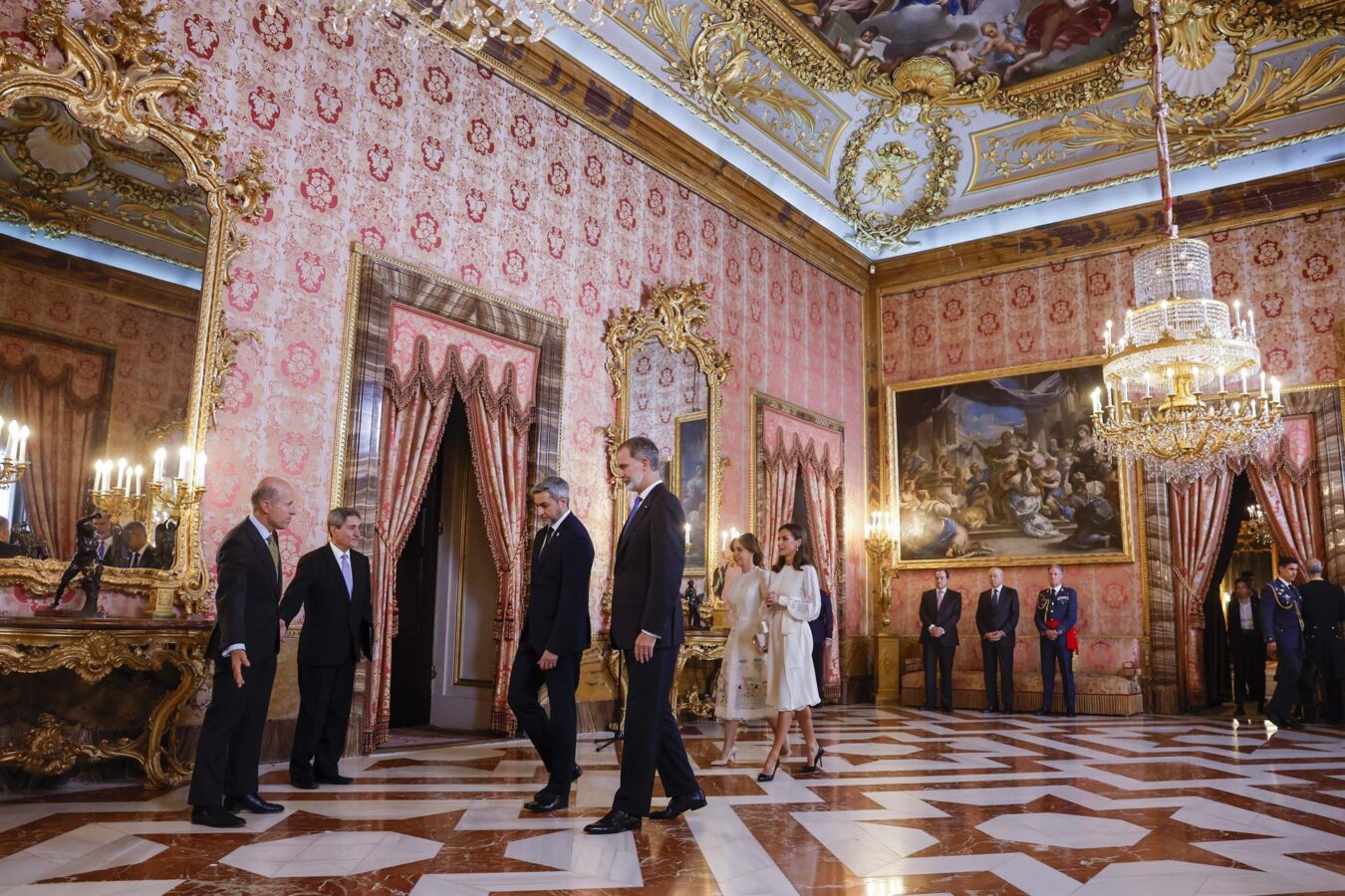 El Rey Felipe VI y la reina Letizia presidieron almuerzo en el Palacio ...