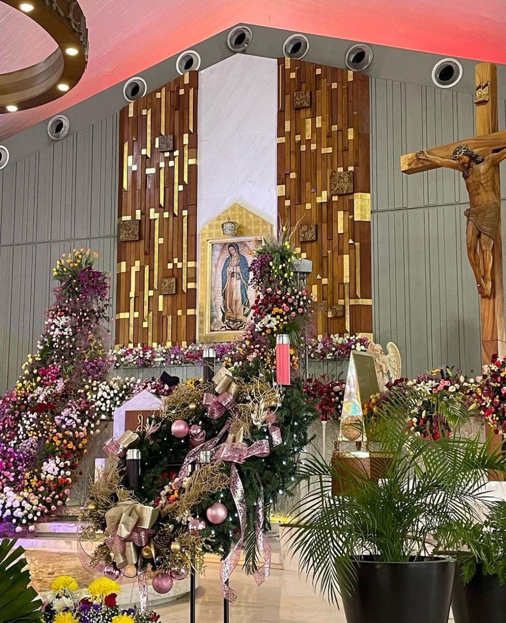 Muchas felicidades para la santísima Virgen de Guadalupe hoy en su día -  Perfiles